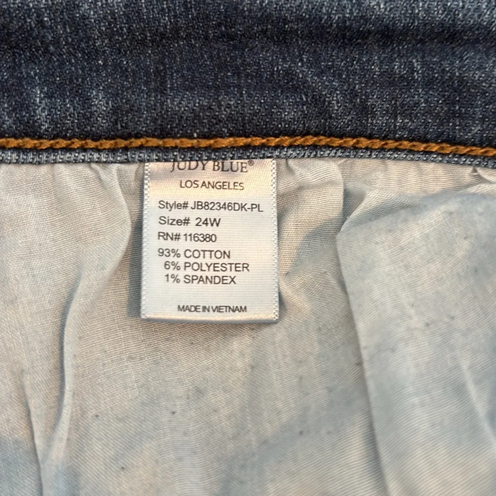 Judy Blue Boyfriend Fit jeans - distressed & intentional bleach spots - Picture 11 of 16